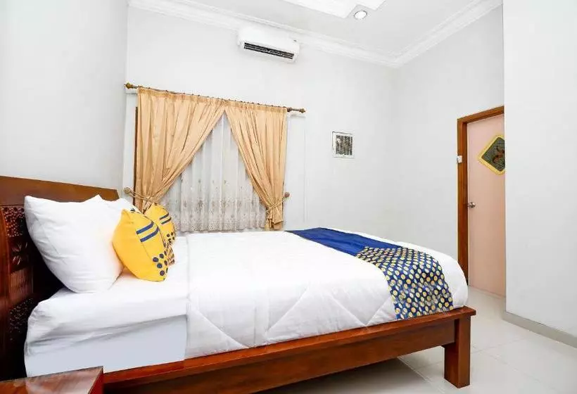 ホテル Spot On 2618 Jepara Guest House