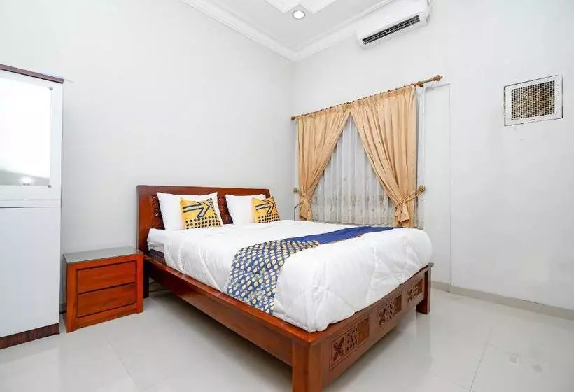 ホテル Spot On 2618 Jepara Guest House