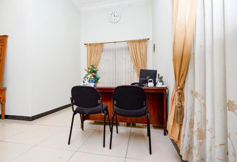 ホテル Spot On 2618 Jepara Guest House