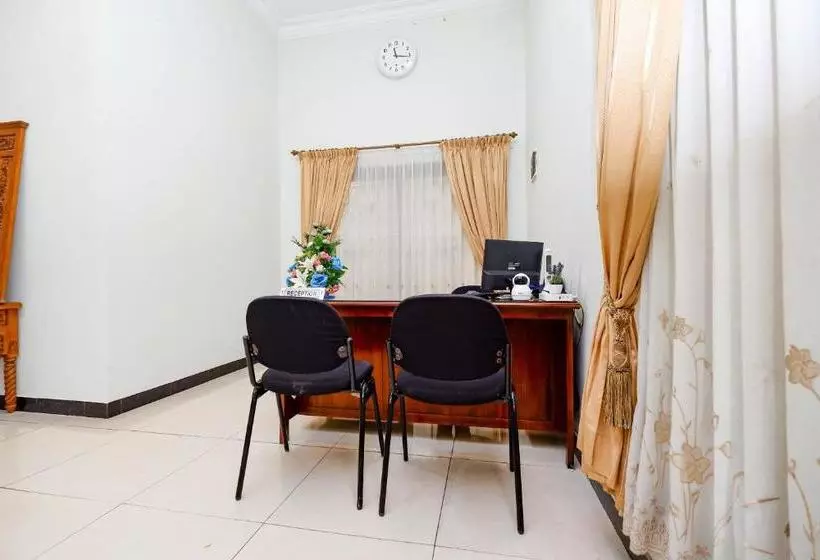 ホテル Spot On 2618 Jepara Guest House