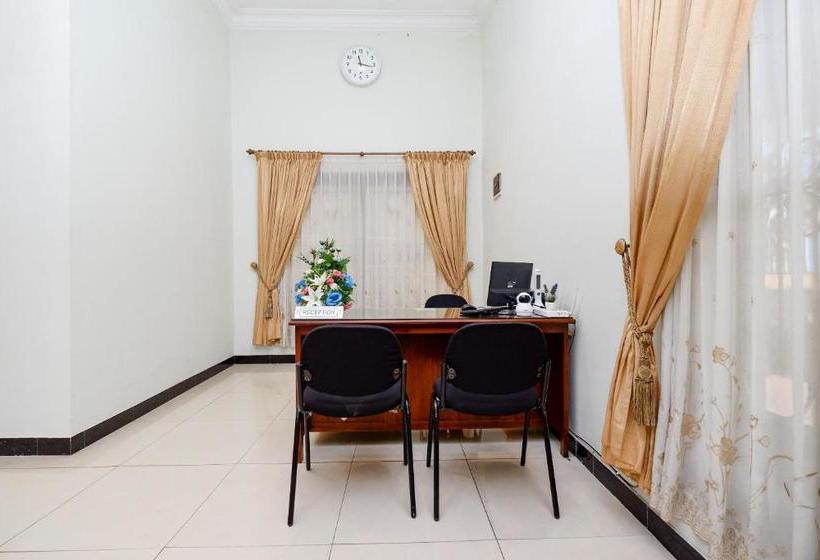 Отель Spot On 2618 Jepara Guest House