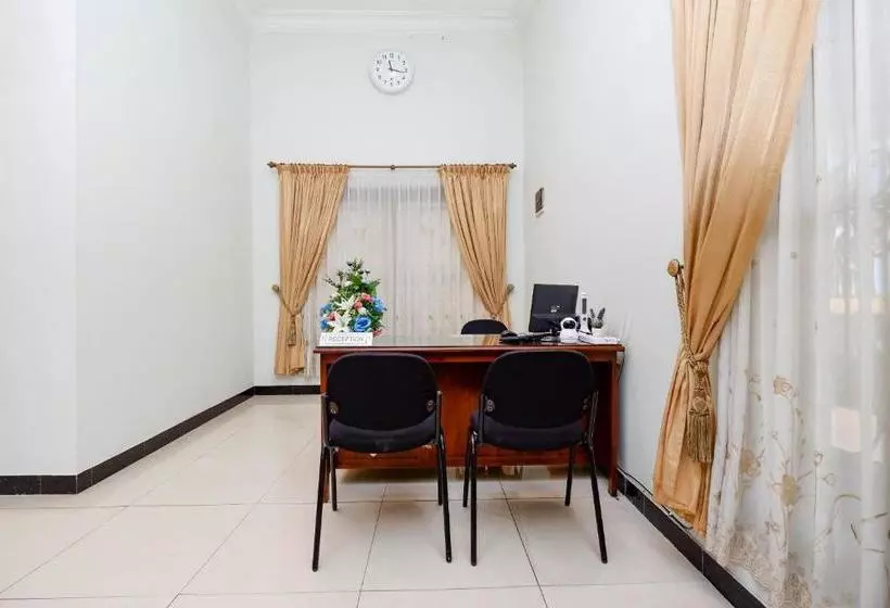 ホテル Spot On 2618 Jepara Guest House