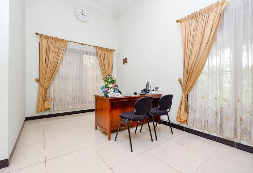 호텔 Spot On 2618 Jepara Guest House