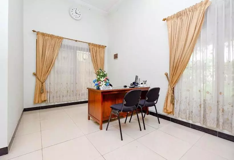 ホテル Spot On 2618 Jepara Guest House
