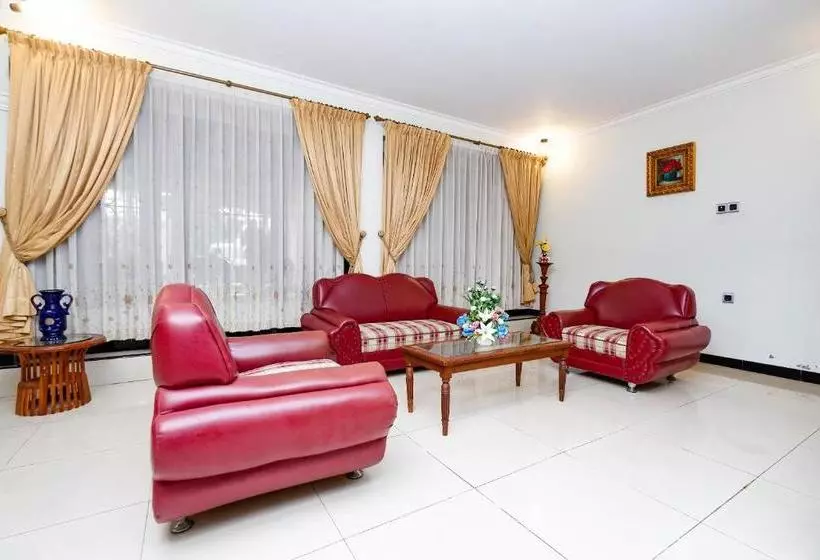 ホテル Spot On 2618 Jepara Guest House