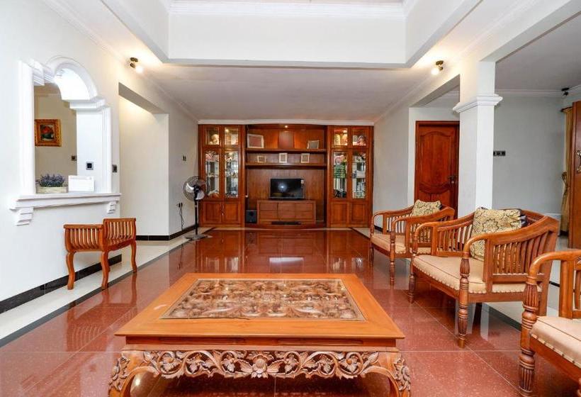 Отель Spot On 2618 Jepara Guest House