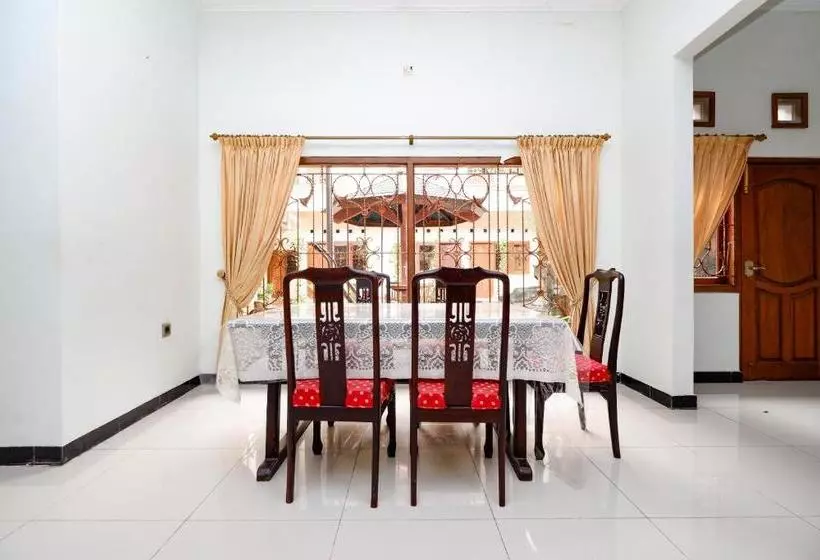 ホテル Spot On 2618 Jepara Guest House