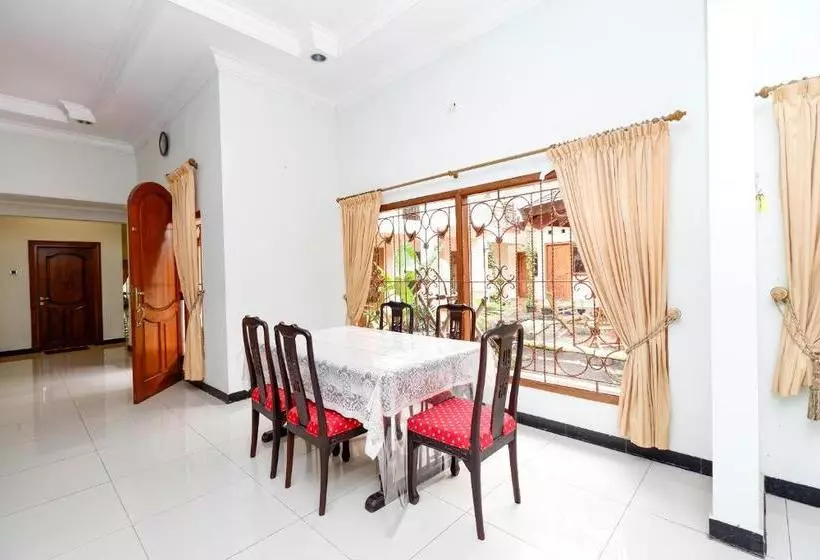 ホテル Spot On 2618 Jepara Guest House