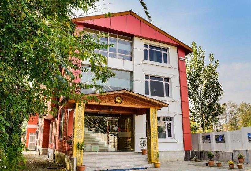 Hotelli Capital O 63908  Pearl Continental