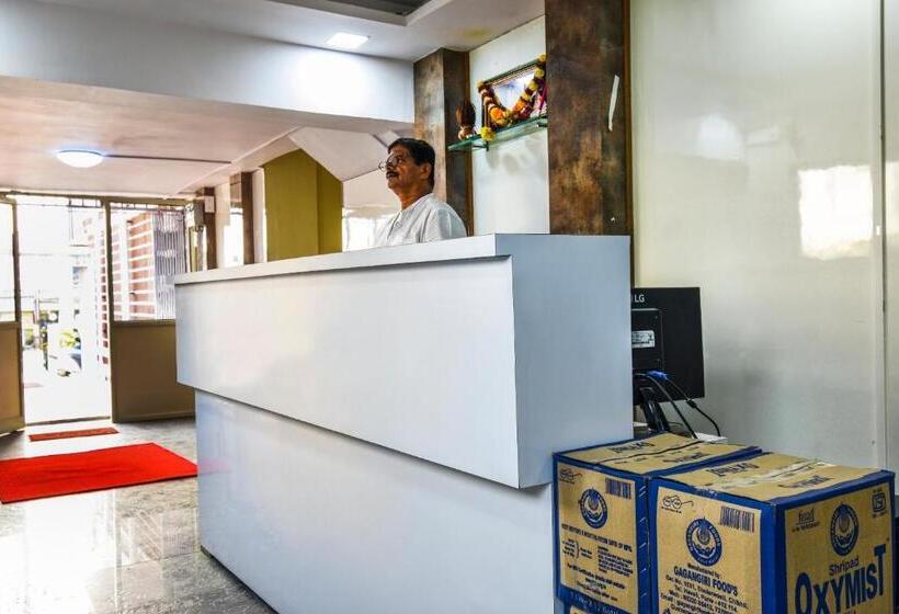 فندق Collection O 64849 Dwarka Lodge