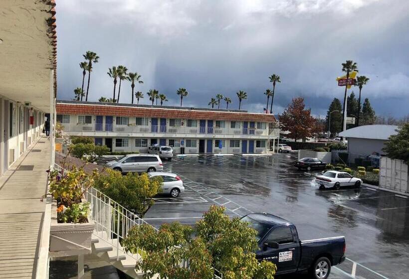 ホテル Gilroy Inn