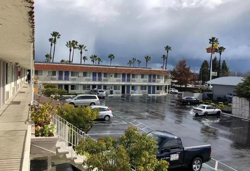 ホテル Gilroy Inn