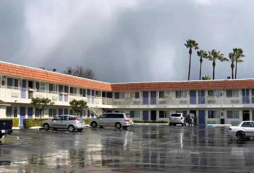 ホテル Gilroy Inn