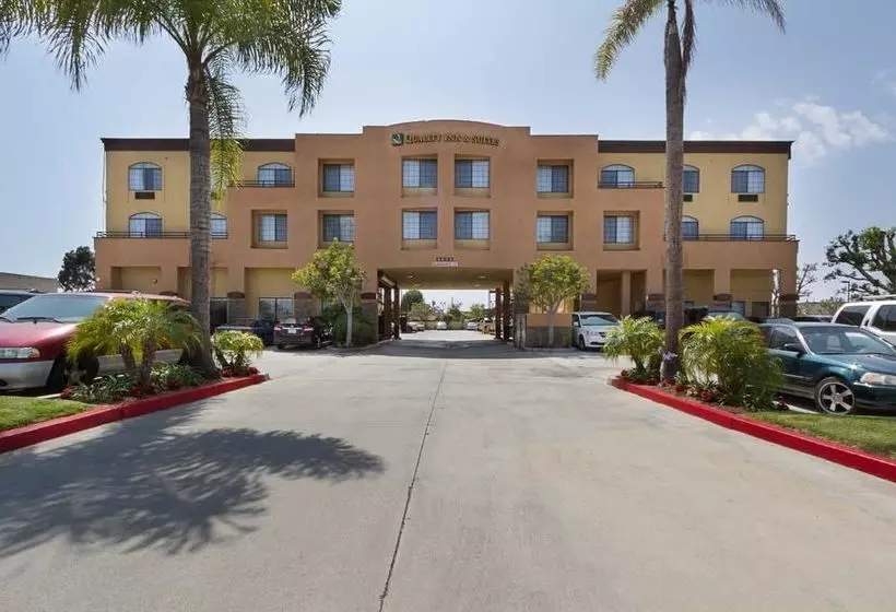 Отель Quality Inn & Suites Huntington Beach