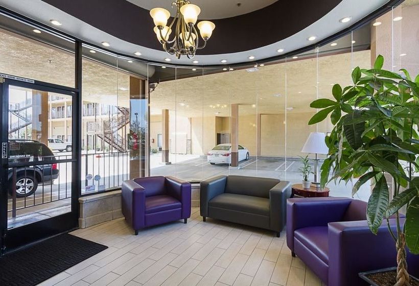 בית מלון כפרי Quality Inn & Suites Huntington Beach