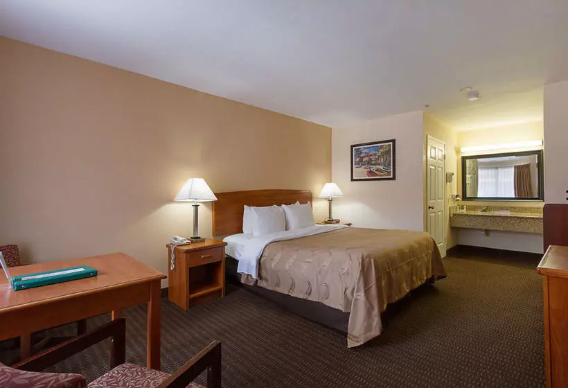 Отель Quality Inn & Suites Huntington Beach