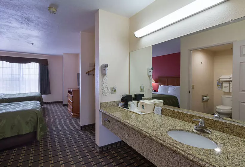 Отель Quality Inn & Suites Huntington Beach