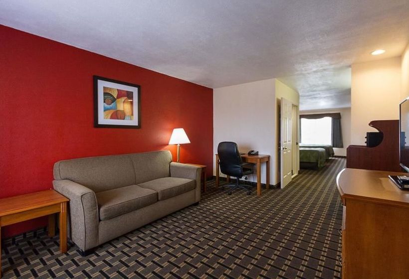 בית מלון כפרי Quality Inn & Suites Huntington Beach