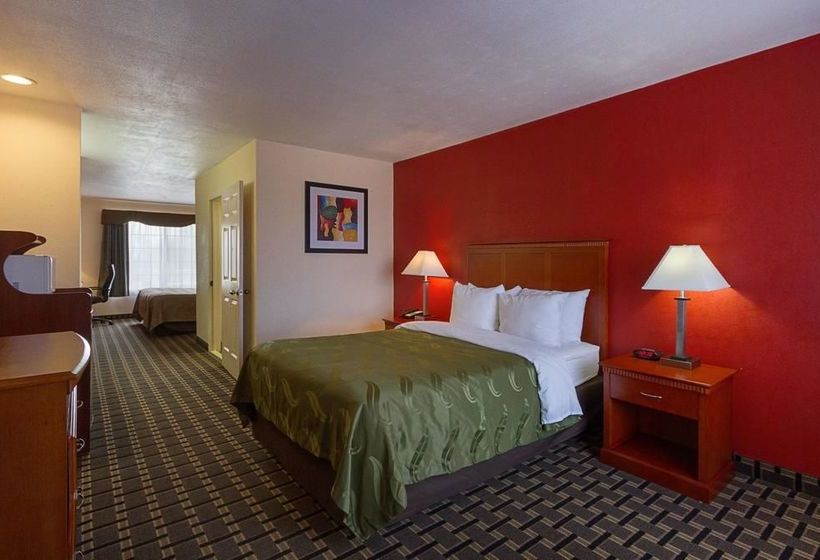 בית מלון כפרי Quality Inn & Suites Huntington Beach