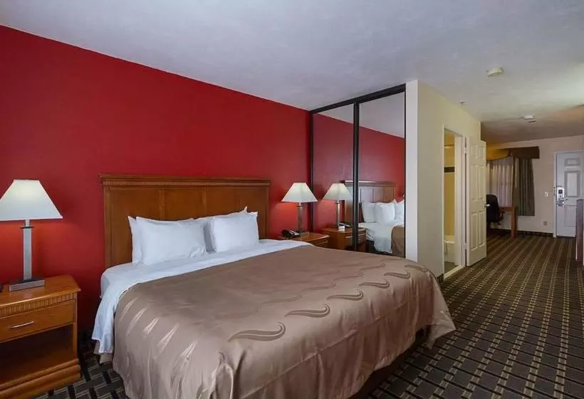 Отель Quality Inn & Suites Huntington Beach