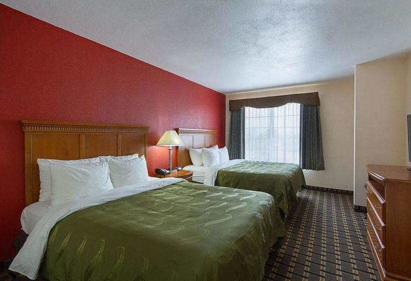 בית מלון כפרי Quality Inn & Suites Huntington Beach