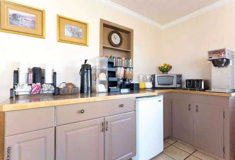 호텔 Knights Inn Baker City