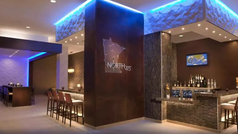 호텔 Sheraton Minneapolis Downtown Convention Center