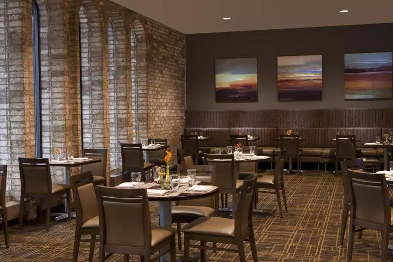 호텔 Sheraton Minneapolis Downtown Convention Center