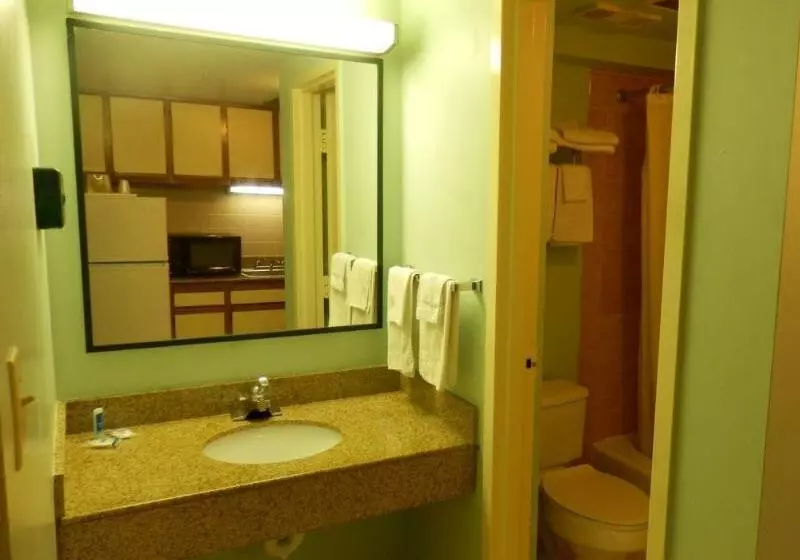 ホテル Red Roof Plus & Suites Virginia Beach   Seaside
