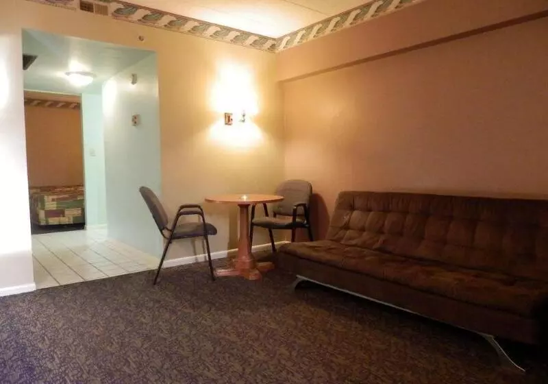 ホテル Red Roof Plus & Suites Virginia Beach   Seaside