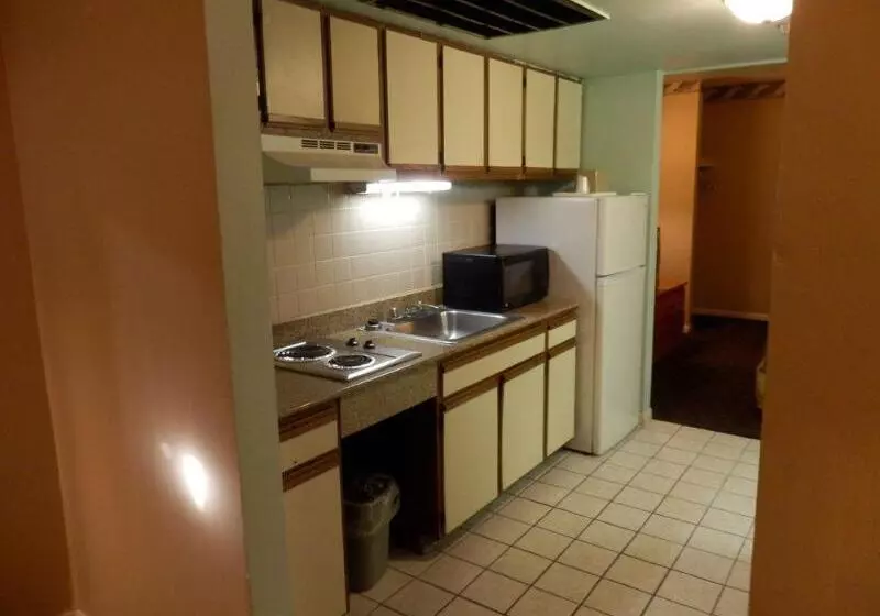 ホテル Red Roof Plus & Suites Virginia Beach   Seaside
