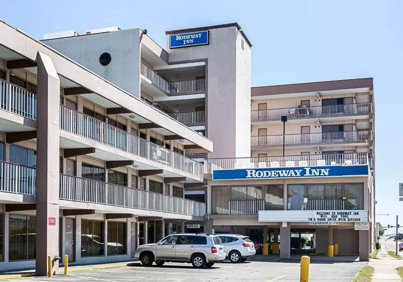 ホテル Red Roof Plus & Suites Virginia Beach   Seaside