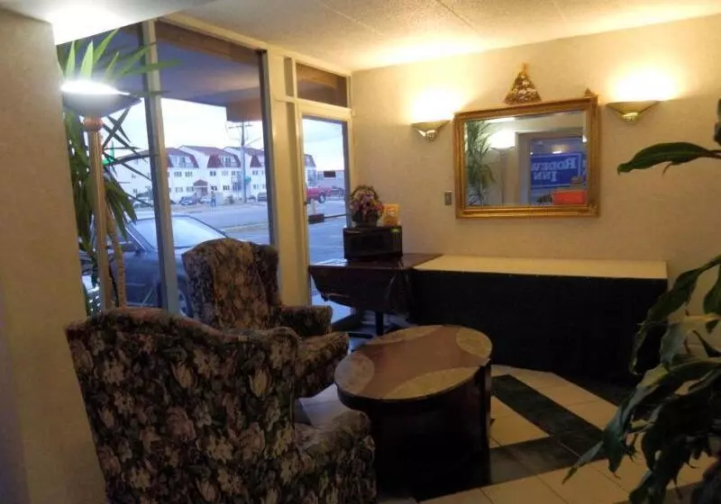 ホテル Red Roof Plus & Suites Virginia Beach   Seaside