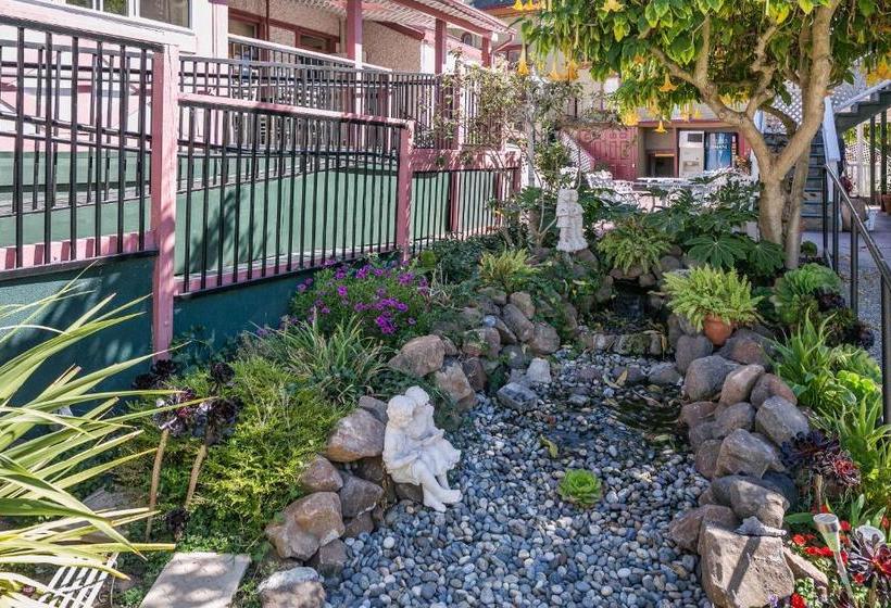 Hotel Rose Garden Inn