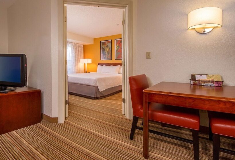 اقامتگاه Sonesta Es Suites Charlottesville University