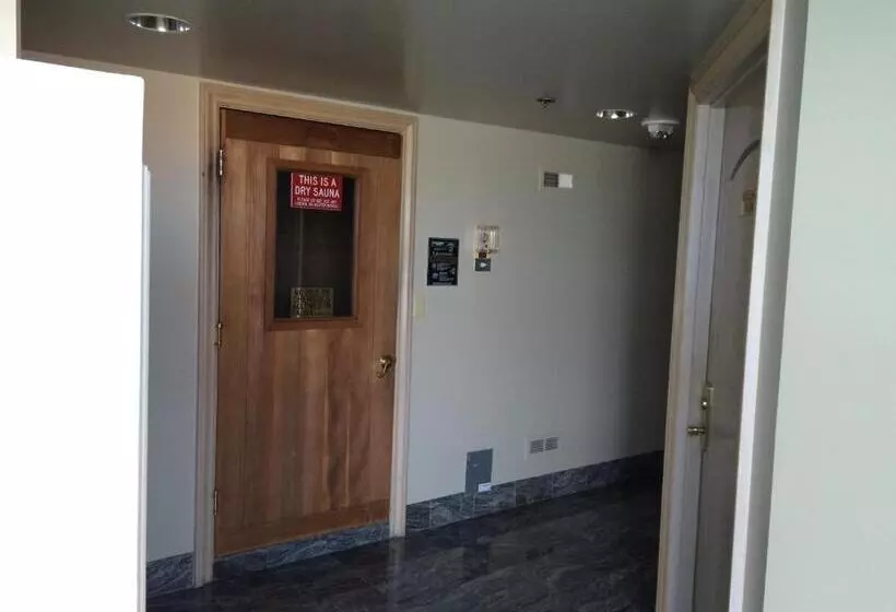 استراحتگاه Laughlin River Lodge