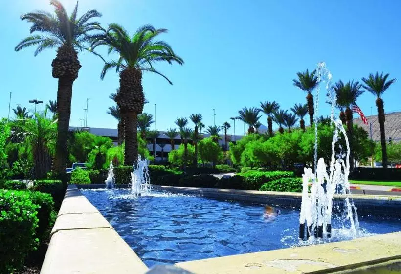 استراحتگاه Laughlin River Lodge