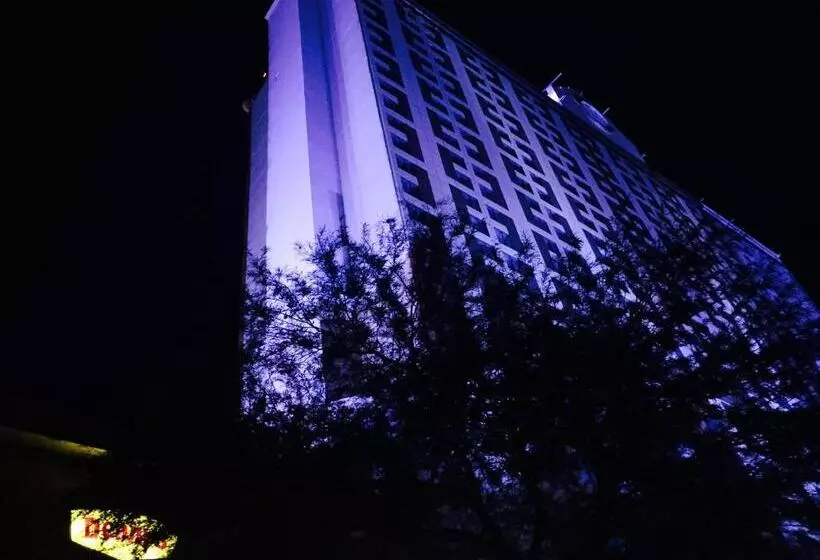 استراحتگاه Laughlin River Lodge