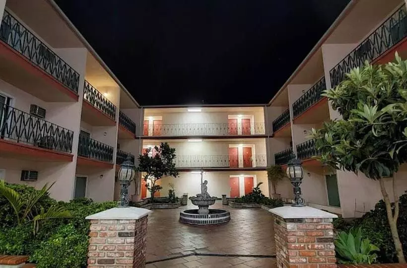 Royal Century Hotel At Lax