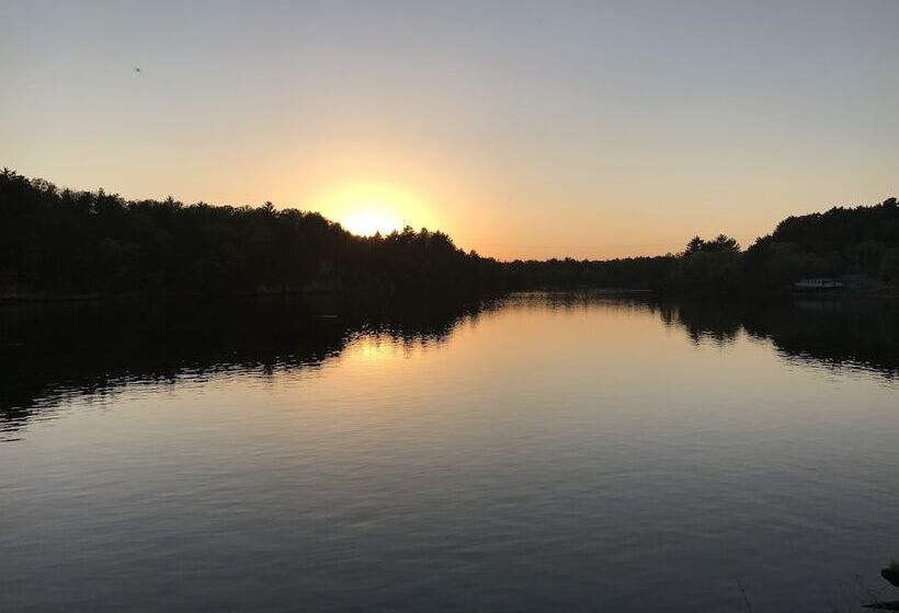 The Vue Boutique Hotel & Boathouse