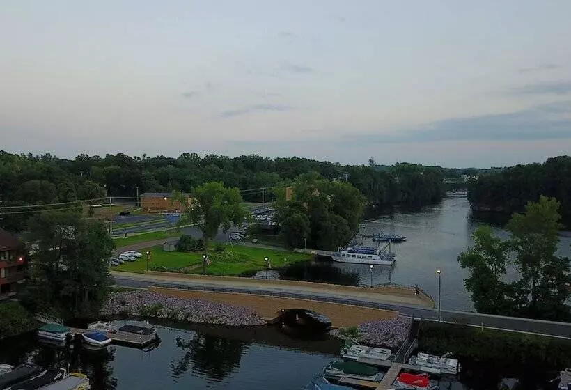 The Vue Boutique Hotel & Boathouse