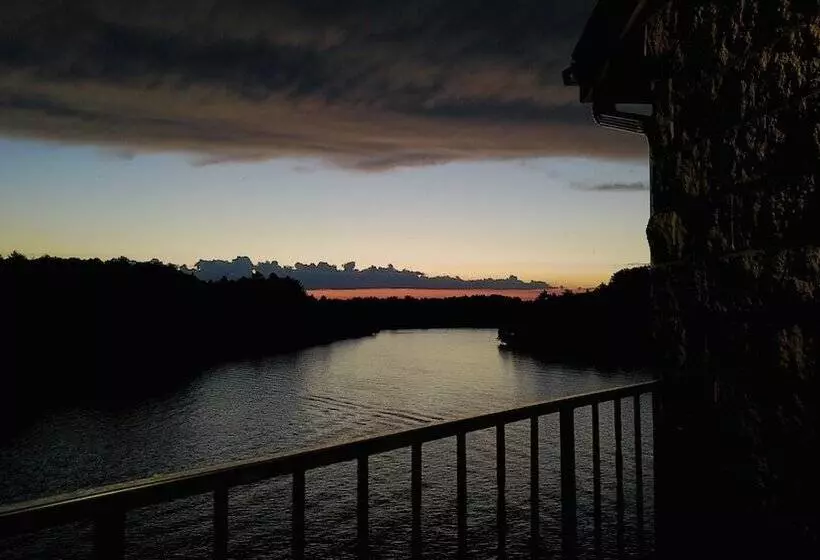 The Vue Boutique Hotel & Boathouse