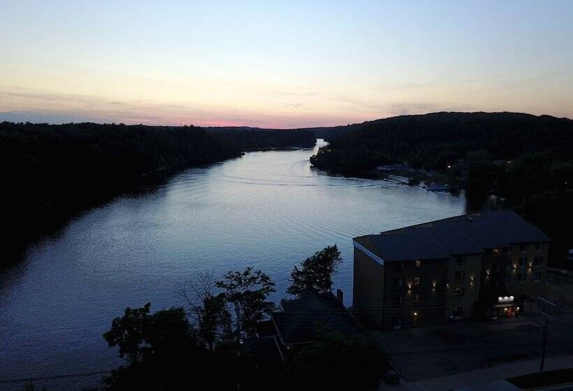 The Vue Boutique Hotel & Boathouse