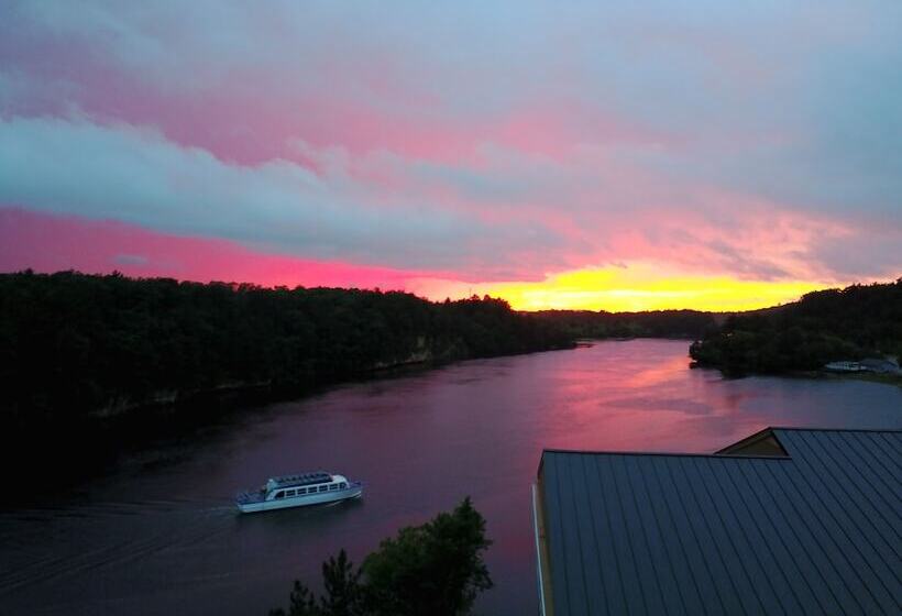 The Vue Boutique Hotel & Boathouse