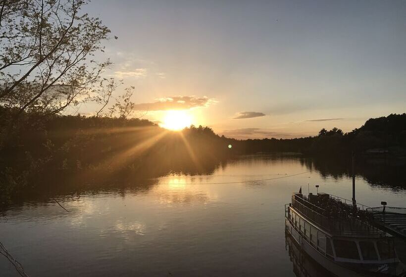 The Vue Boutique Hotel & Boathouse