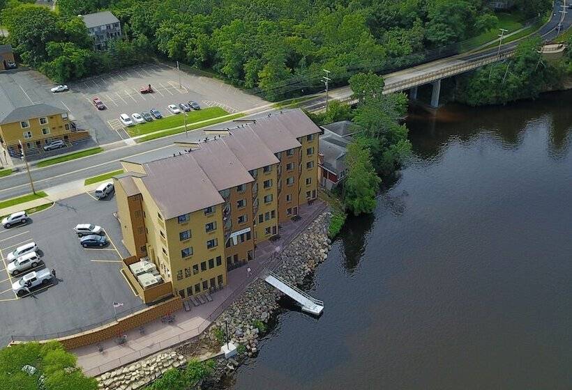 The Vue Boutique Hotel & Boathouse