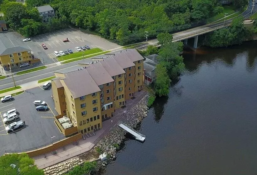 The Vue Boutique Hotel & Boathouse