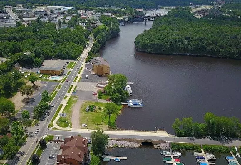 The Vue Boutique Hotel & Boathouse