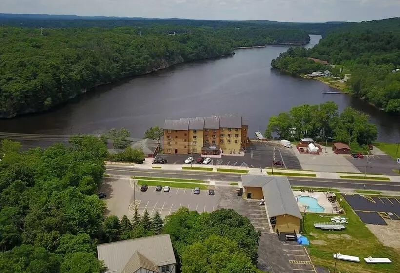 The Vue Boutique Hotel & Boathouse