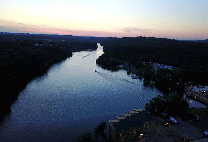 The Vue Boutique Hotel & Boathouse